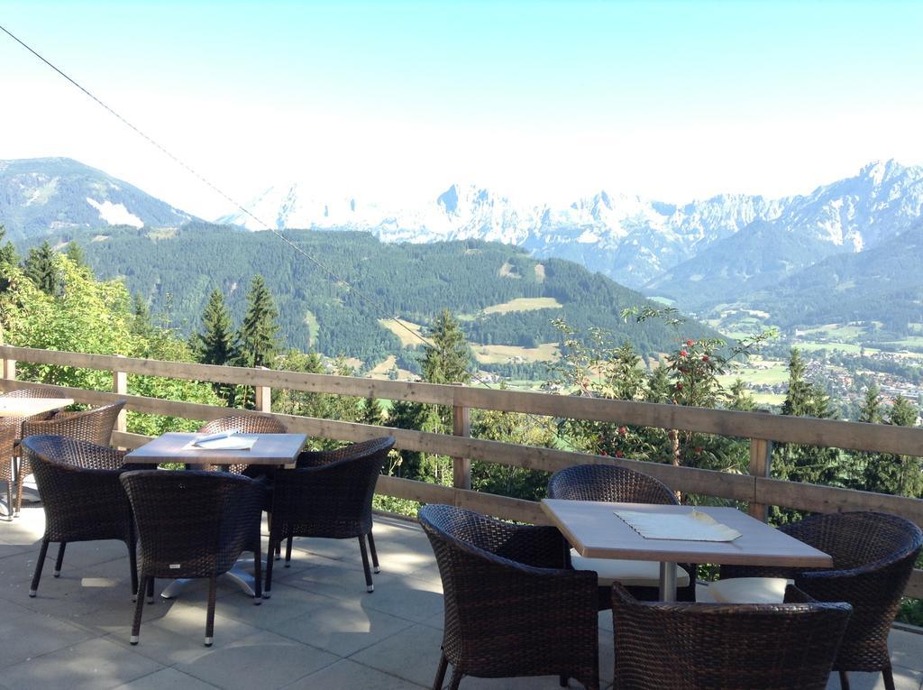 Jufa Hotel Schloss Roethelstein Адмонт Екстериор снимка