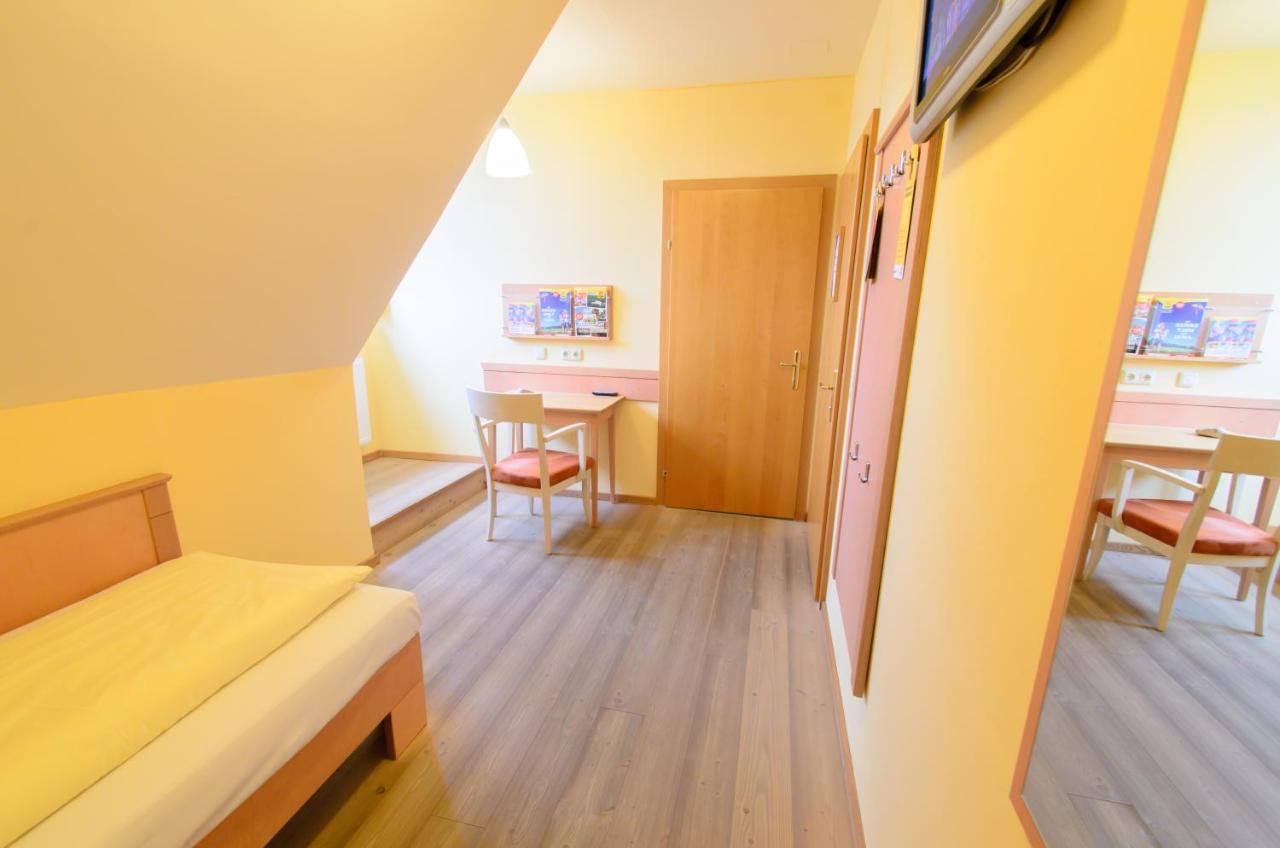 Jufa Hotel Schloss Roethelstein Адмонт Екстериор снимка