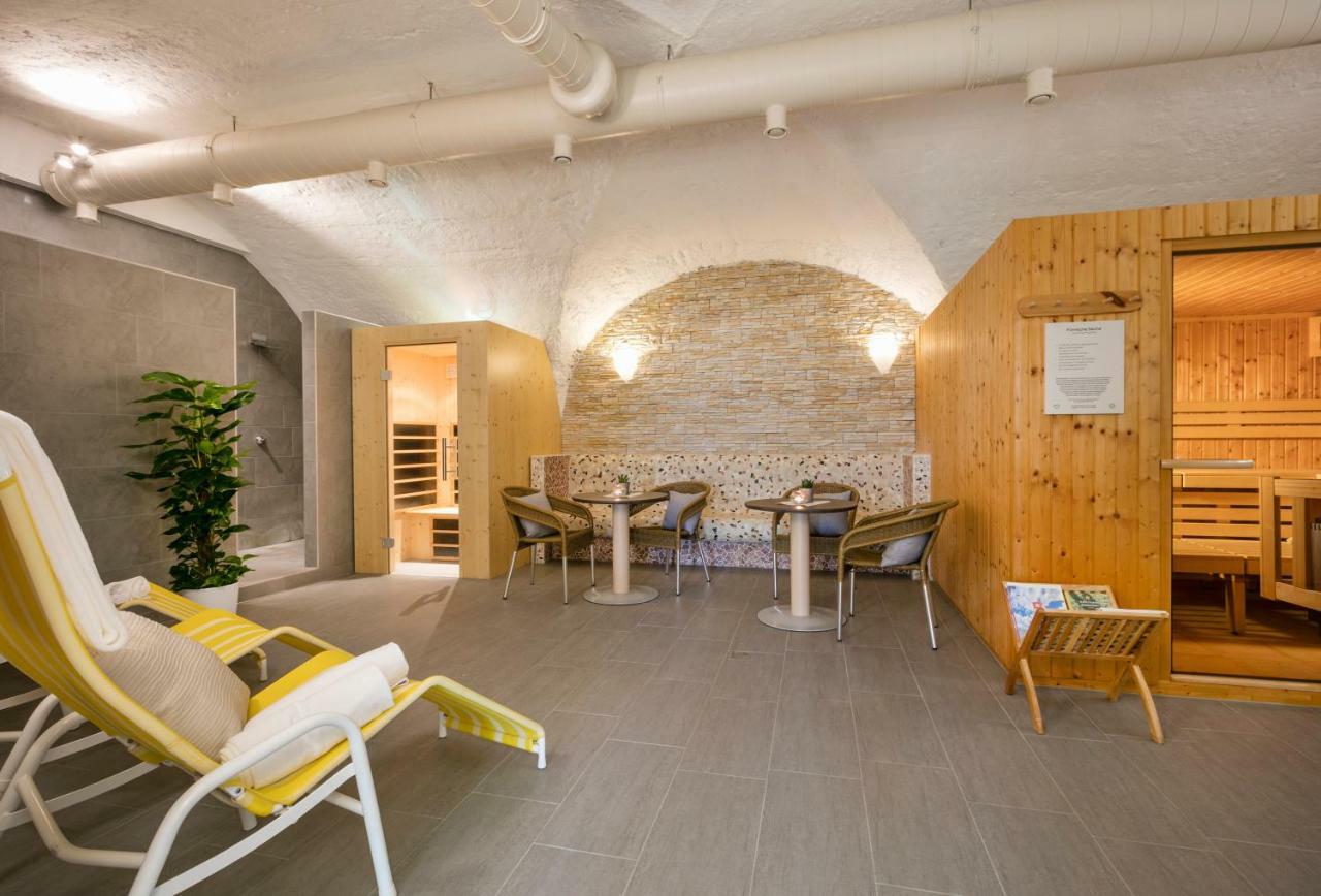Jufa Hotel Schloss Roethelstein Адмонт Екстериор снимка