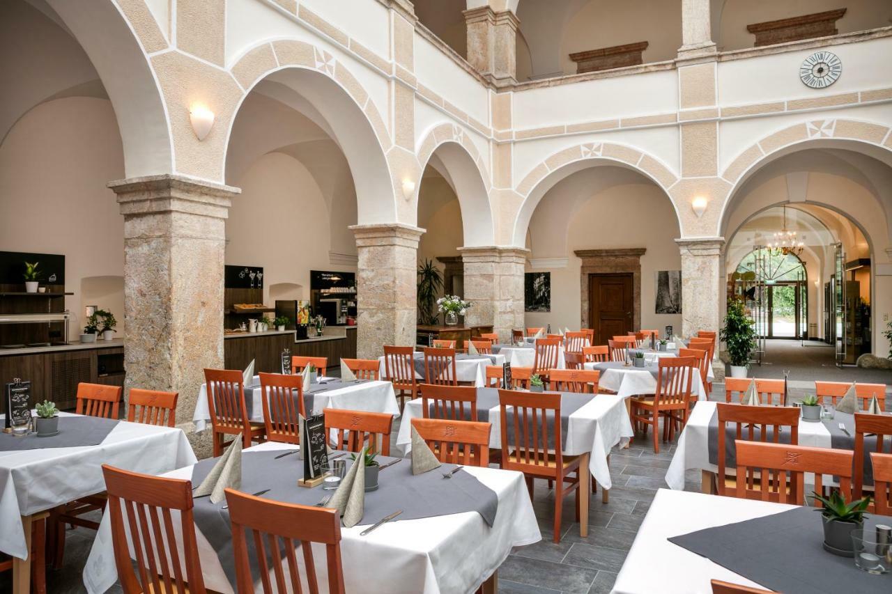 Jufa Hotel Schloss Roethelstein Адмонт Екстериор снимка